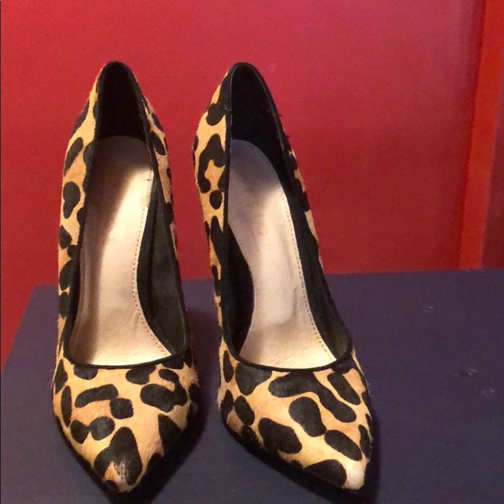Leopard pony hair pumps